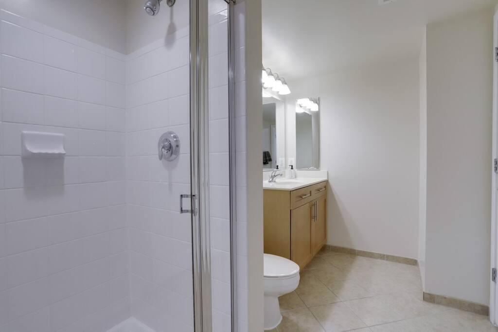Pentagon City Comfort Modern Stay Арлингтон Экстерьер фото
